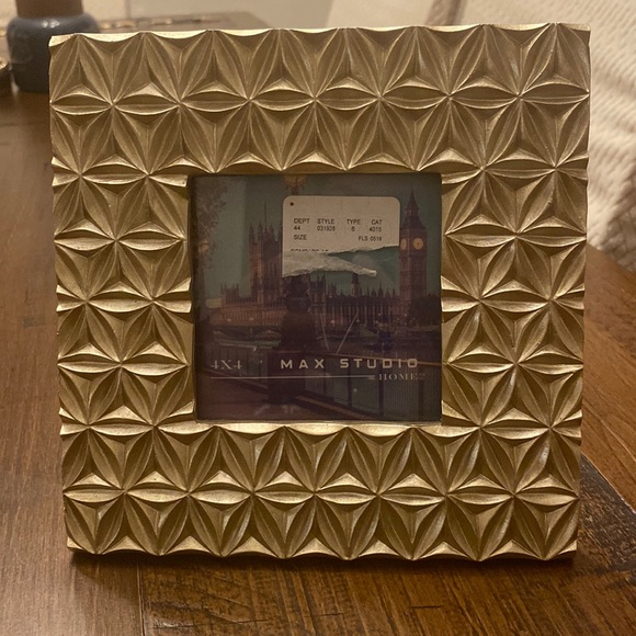 Max Studio Home 4x4 gold picture frame - Picture 2 of 6